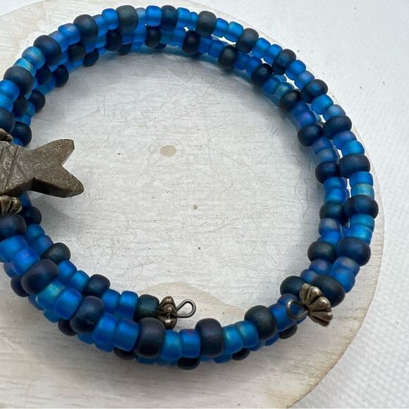 🍭6/$30 Two-tone beaded silver fish wrap bracelet - Picture 3 of 4